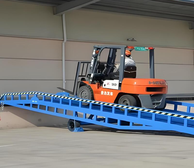 益阳移动式卸货平台（叉车用）